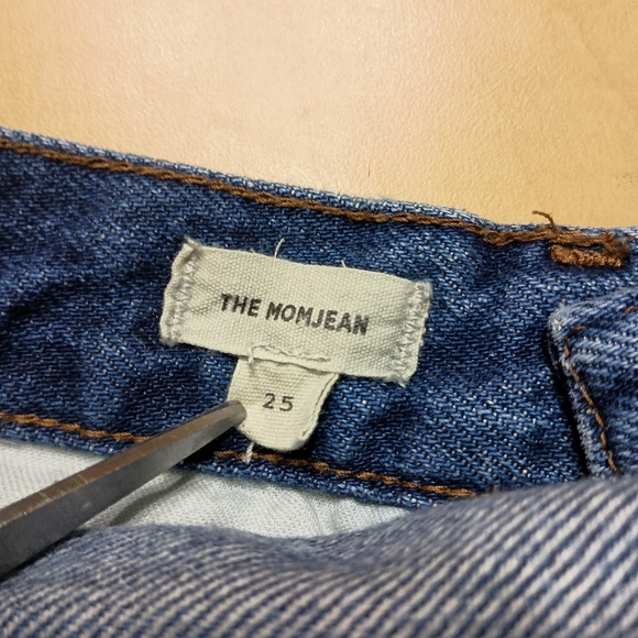 Madewell The Mom Jeans in Downy Wash Size 25 - Picture 11 of 12